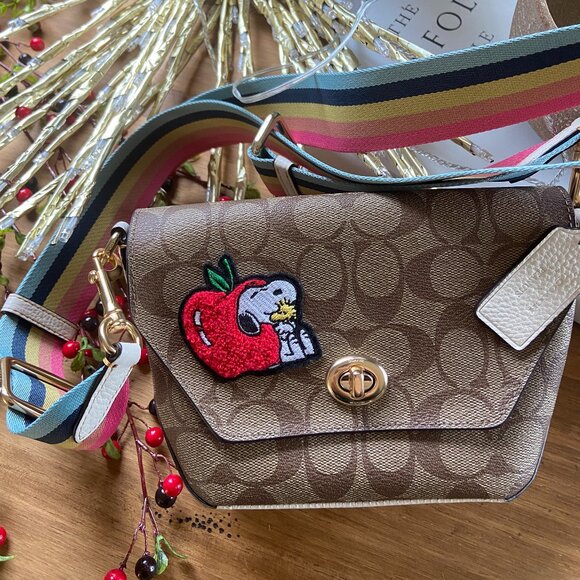 COACH X PEANUTS KARLEE CROSSBODY SIGNATURE CANVAS WITH SNOOPY - Picture 2 of 6